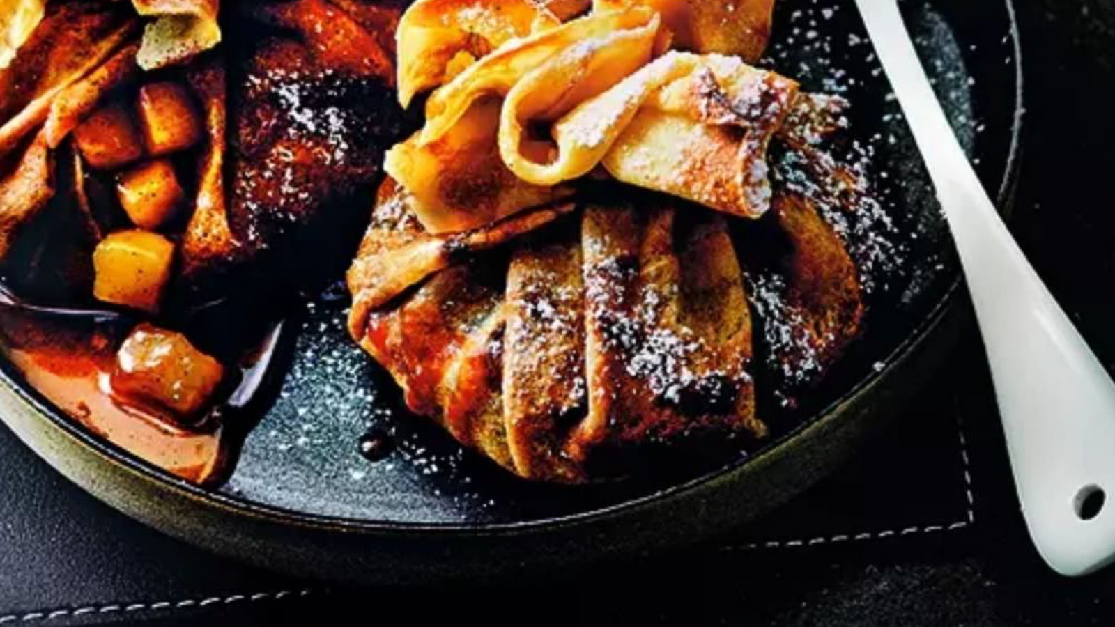 Aumônière de crêpes, pommes sautées, caramel au beurre salé d'Eric Frechon
