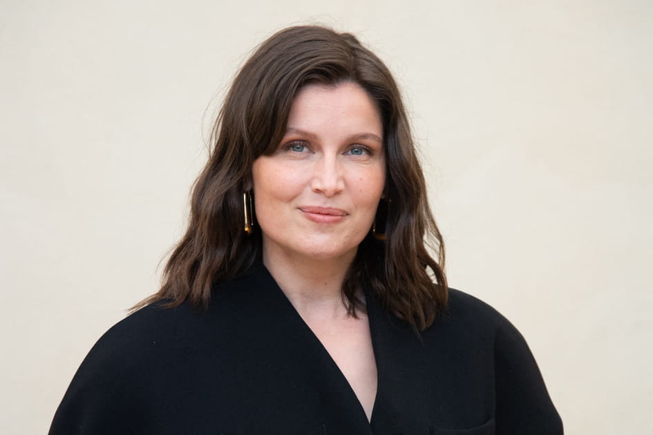 Laetitia Casta, d&eacute;contract&eacute;e avec son carr&eacute; wavy