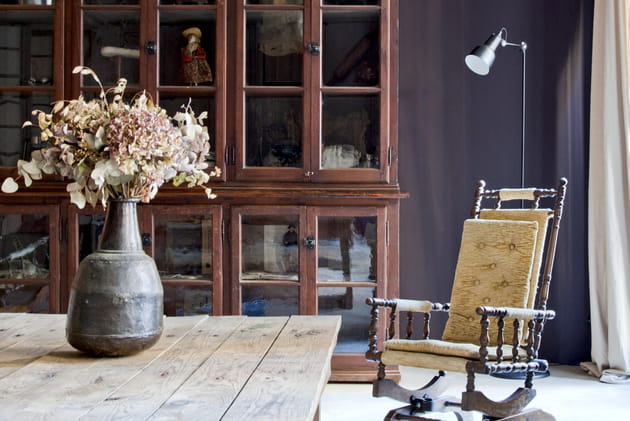 Bouquet entre branches d'eucalyptus et hortensias s&eacute;ch&eacute;s