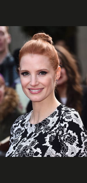 Le bun haut perch&eacute; de Jessica Chastain