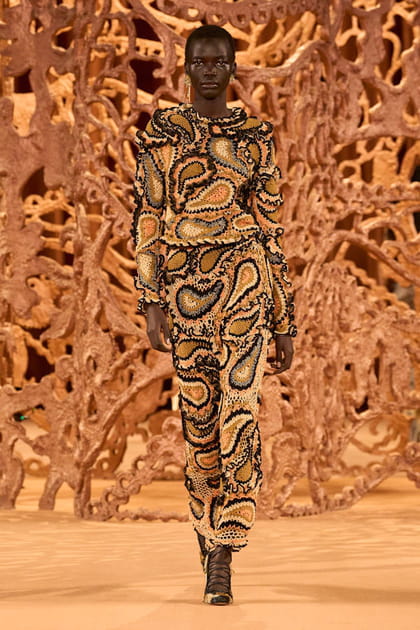 Top et jupe en crochet multicolore aper&ccedil;us sur le d&eacute;fil&eacute; Ulla Johnson