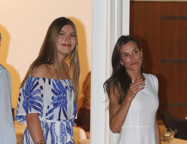 Letizia d'Espagne en soir&eacute;e avec ses filles, Margrethe II fait son march&eacute; en France... Que font les royaux en vacances&nbsp;? PHOTOS