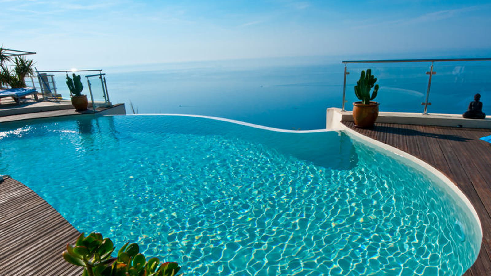 Piscine familiale de forme libre : or