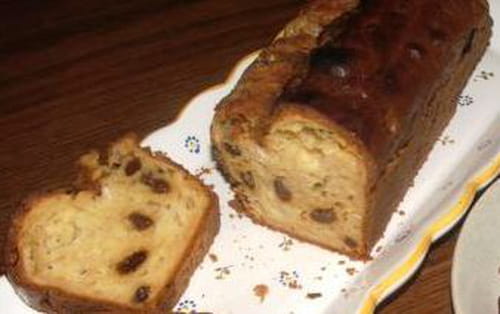 Cake au roquefort et raisins secs
