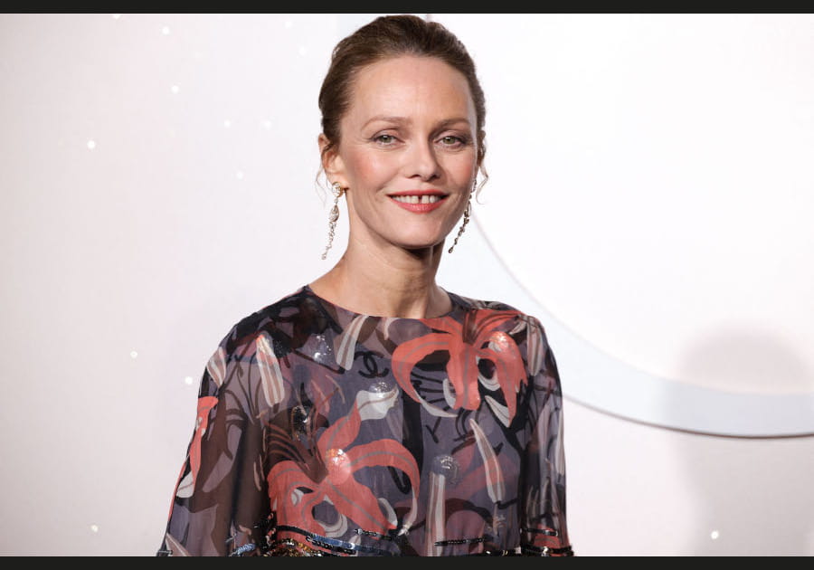 Vanessa Paradis sculpte son corps avec le yoga