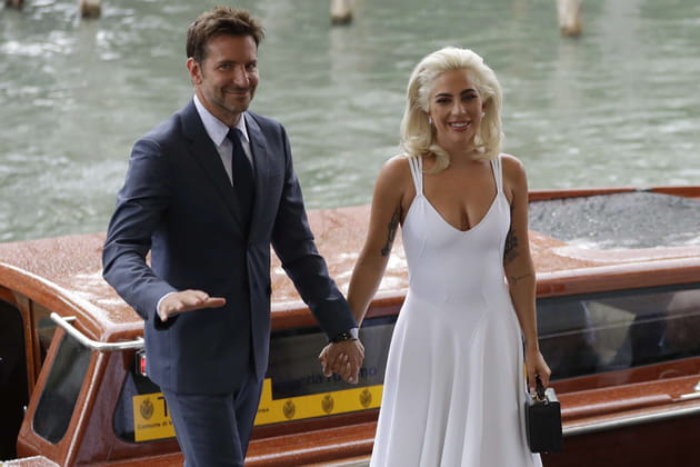 Bradley Cooper et Lady Gaga arrivent en ville