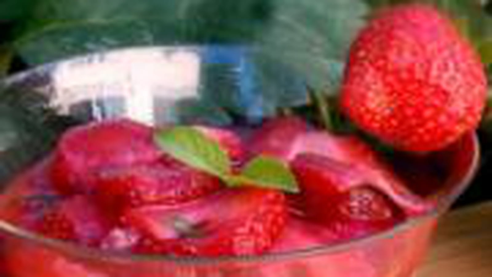 Panna cotta au basilic et fraises mentholées