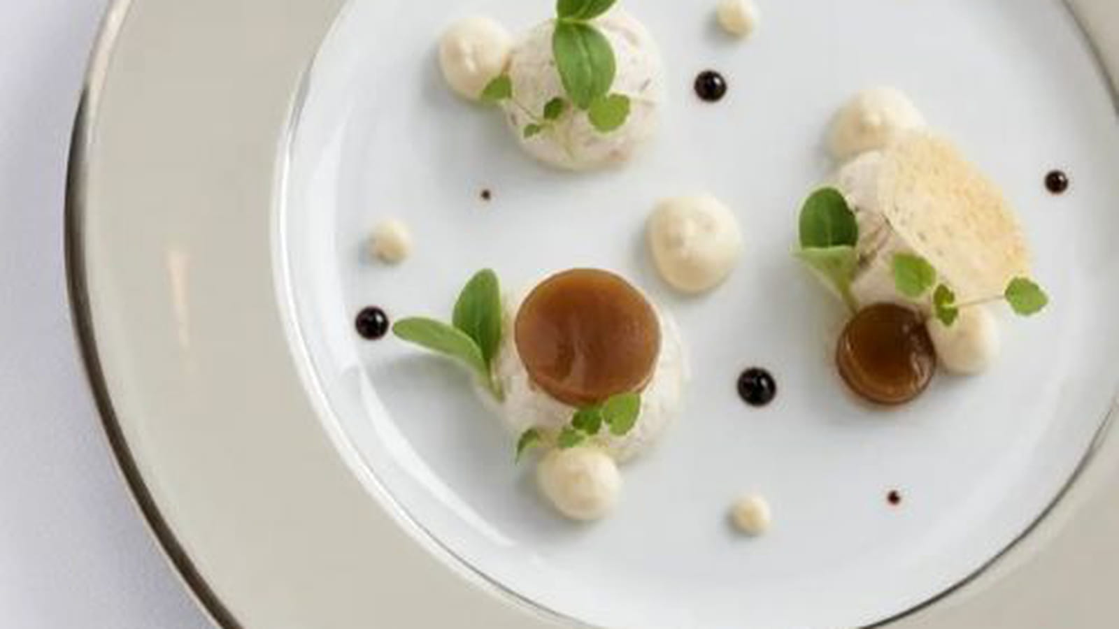 Tourteau, céleri, Granny Smith et son consommé Langoustine