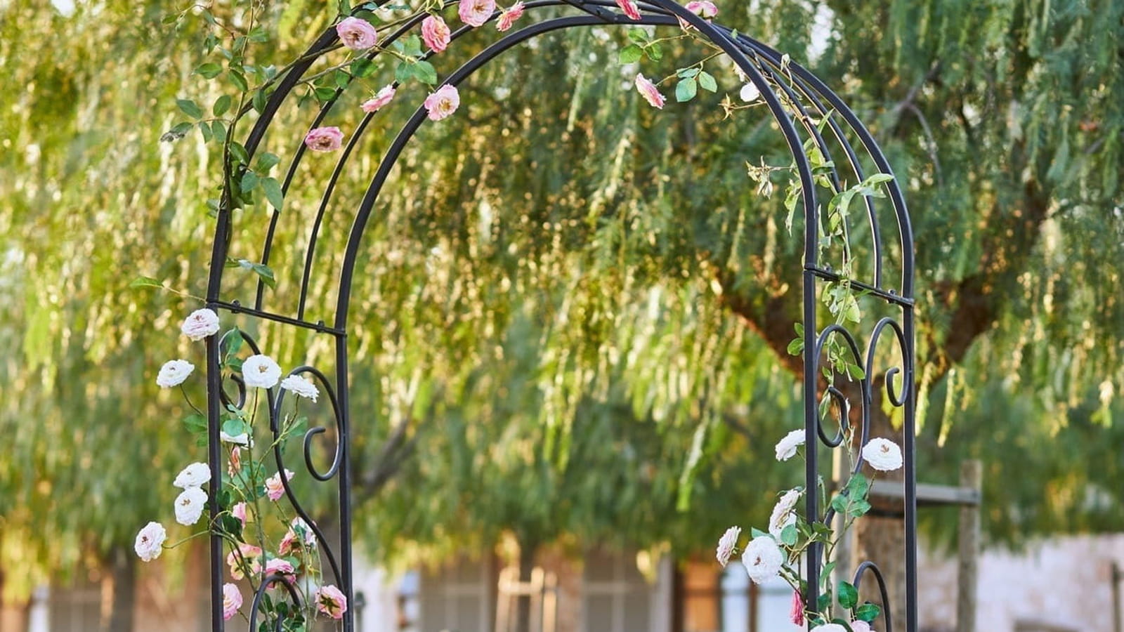 Arche de jardin romantique 