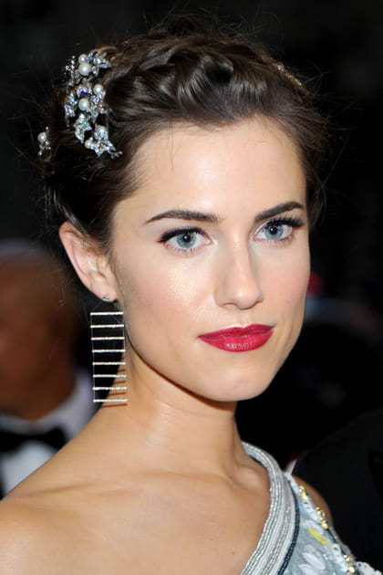 L'accessoire de cheveux pr&eacute;cieux d'Allison Williams