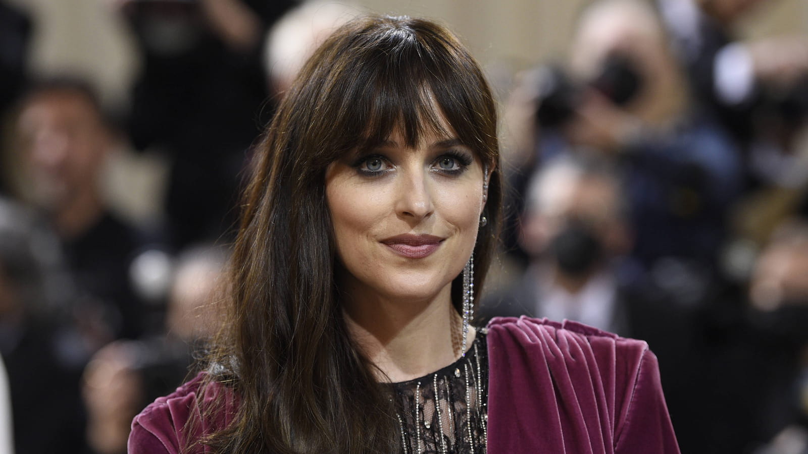 Dakota Johnson et son make-up glamour