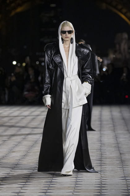 Look 46&nbsp;du d&eacute;fil&eacute; Saint Laurent