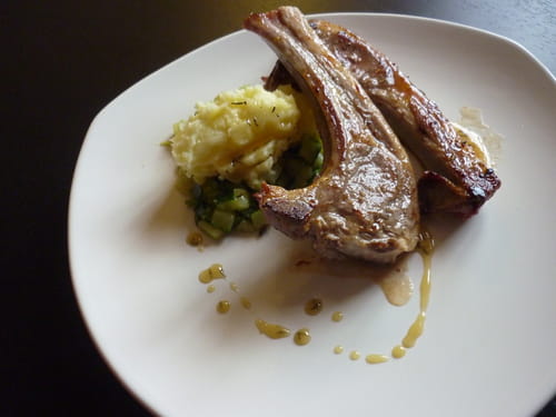 Côtes d'agneau miel et herbes
