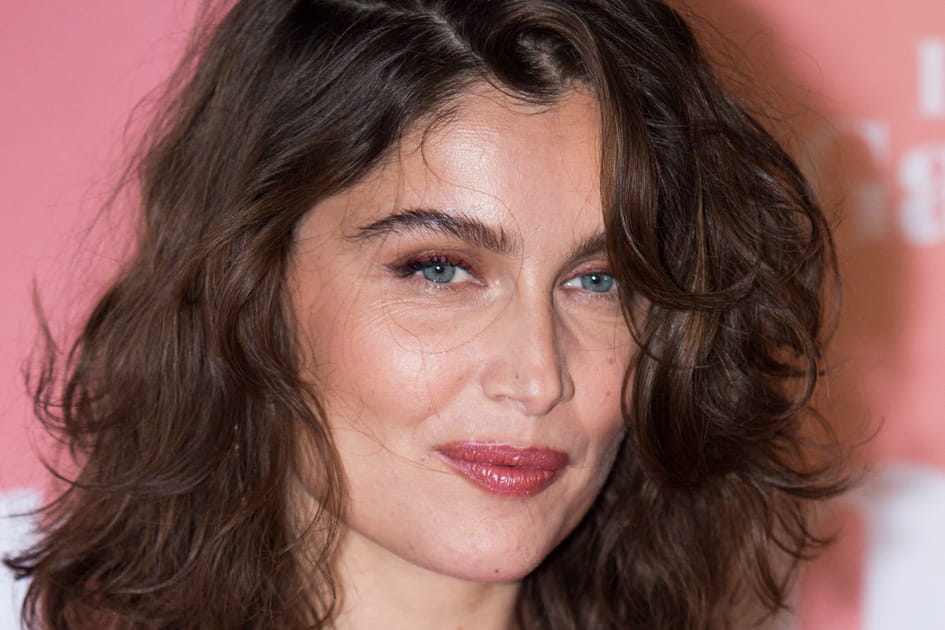 Laetitia Casta, distingu&eacute;e avec son carr&eacute; wavy