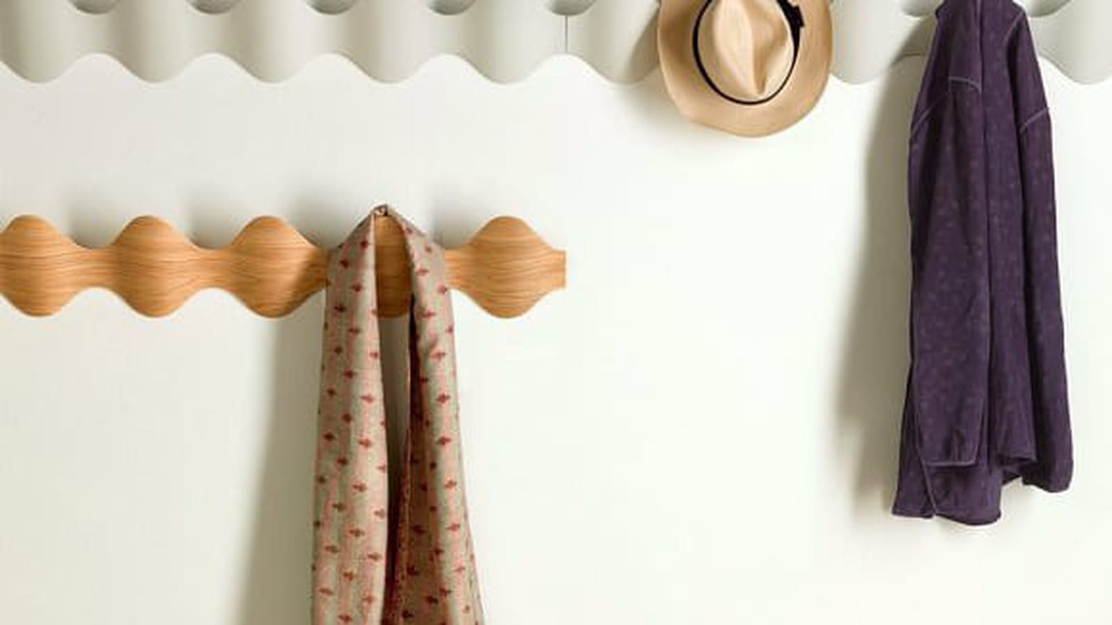 Porte-manteaux en bois