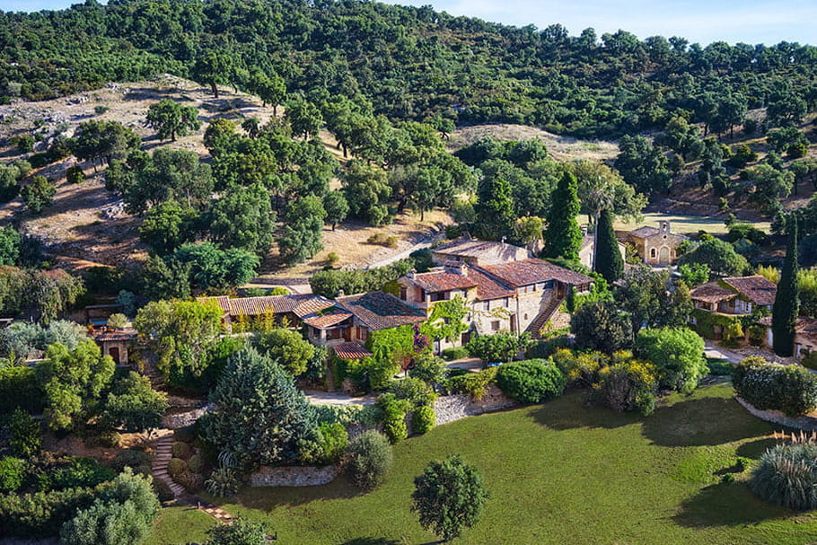 À quoi ressemble le village provençal de Johnny Depp ?