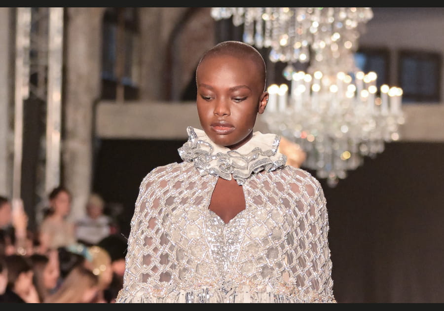 Le smoky gris anthracite de Rahul Mishra