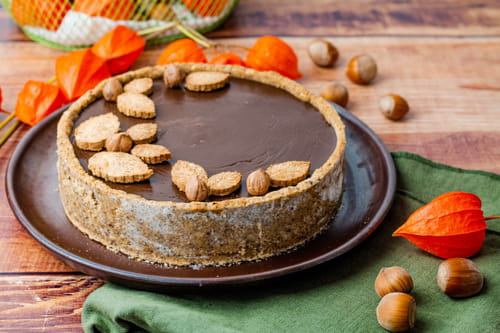 Tarte végétale au chocolat et aux noisettes