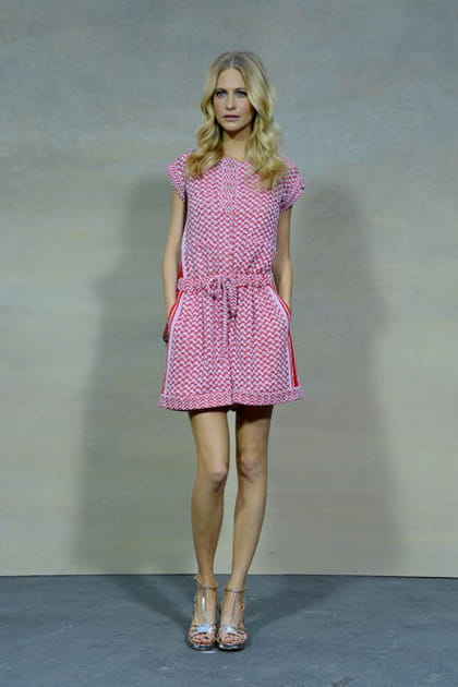 Poppy Delevingne, estivale au défilé Chanel
