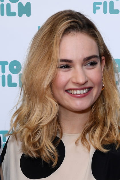 Stars et coloration&nbsp;: Lily James en blonde