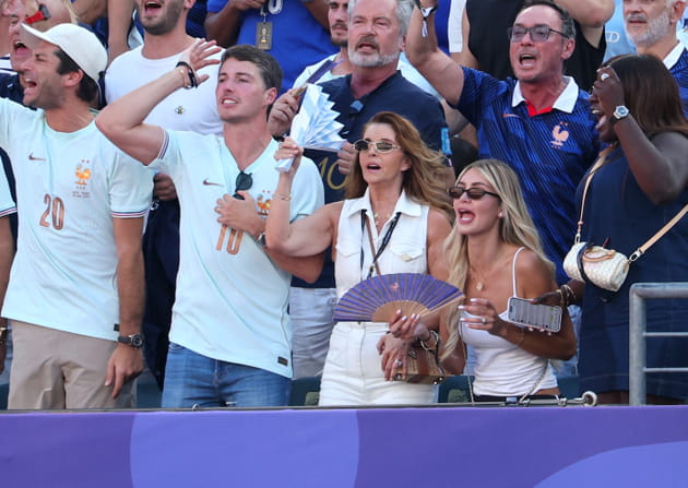 La famille de Didier Deschamps &eacute;tait d&eacute;cha&icirc;n&eacute;e pour le match France-Paraguay