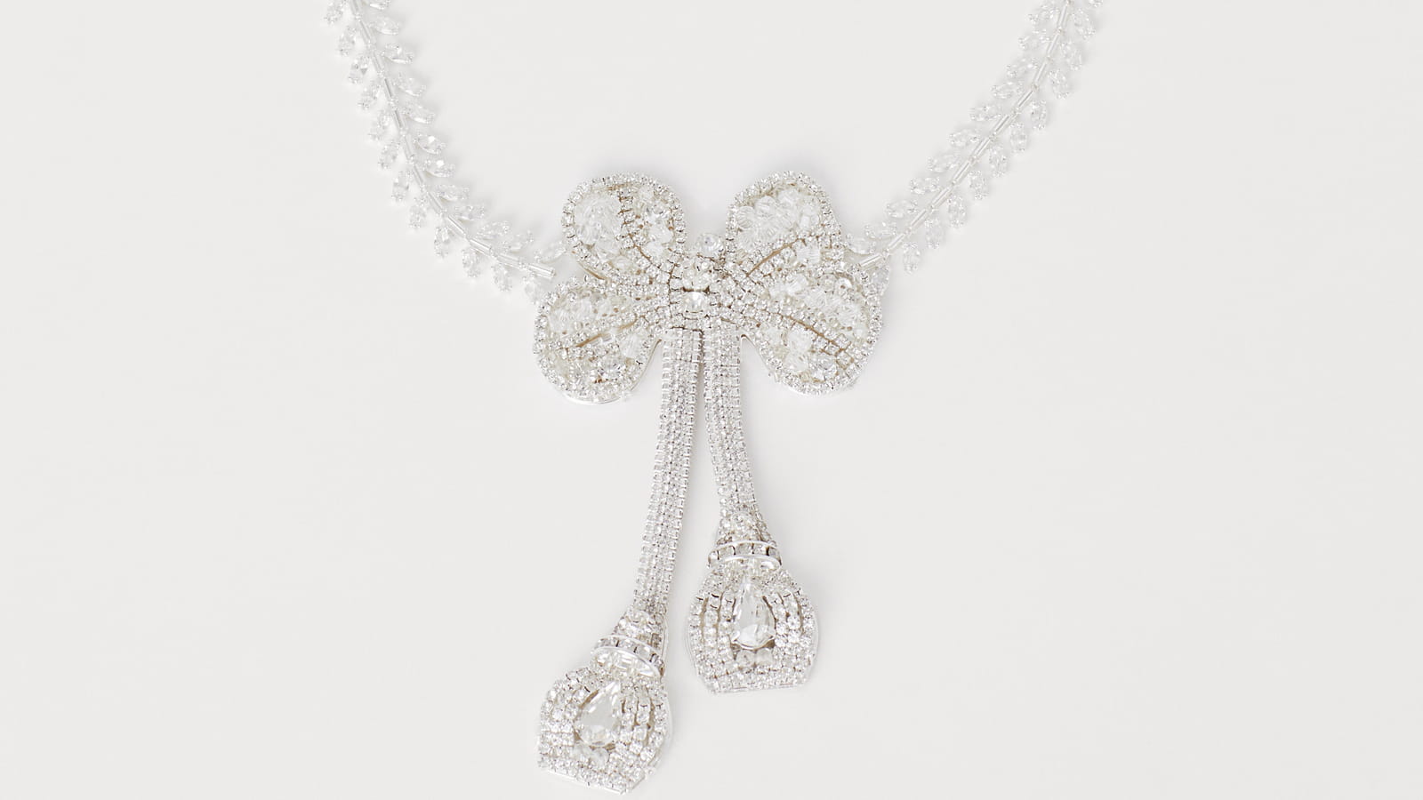 Collier avec strass 