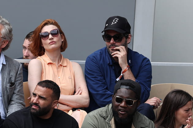 Elodie Frégé, aux côtés d'un beau jeune homme à Roland-Garros