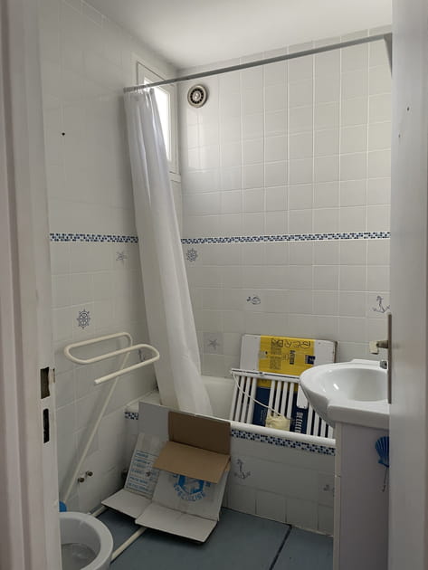 Avant&nbsp;: une salle de bains &agrave; revoir