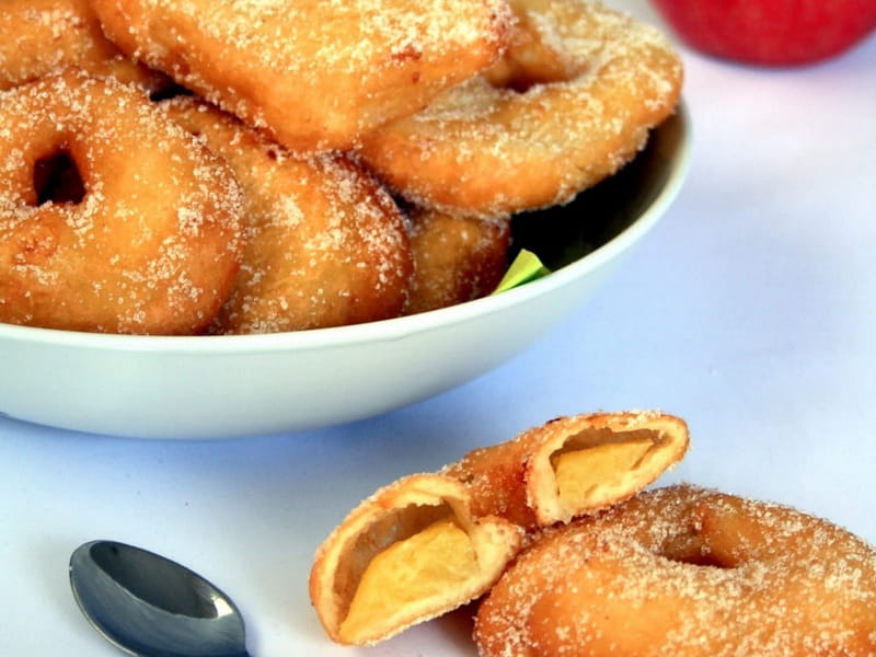 Beignets aux pommes et cannelle