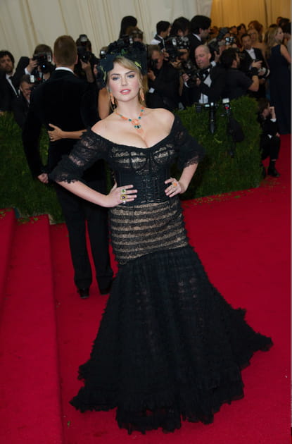 Kate Upton, gothique victorienne