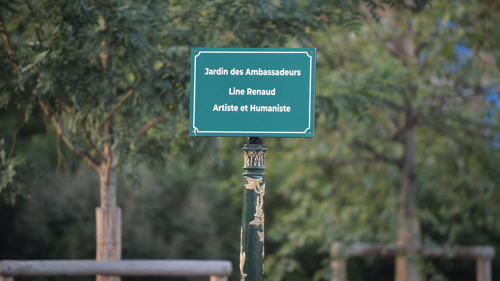 Plaque du jardin Line Renaud 