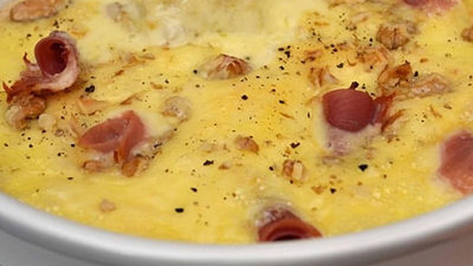 Reblochon au four aux noix et jambon cru