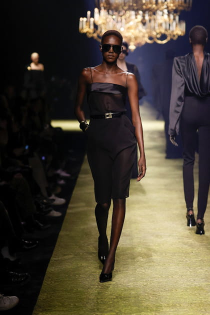 Look 44&nbsp;du d&eacute;fil&eacute; Saint Laurent