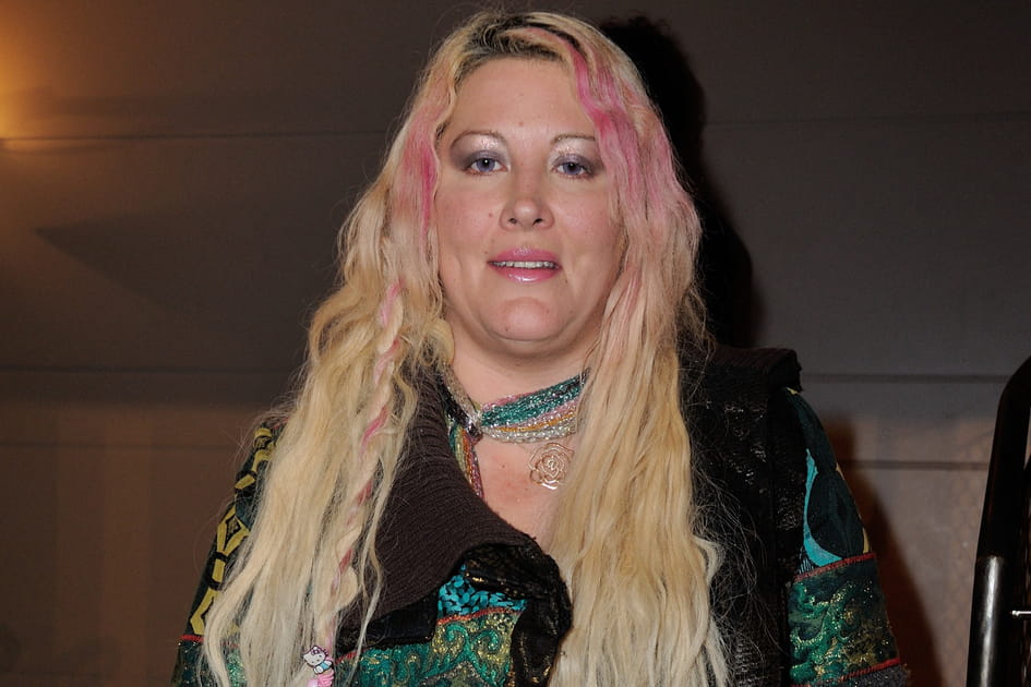 Les m&egrave;ches roses de Loana