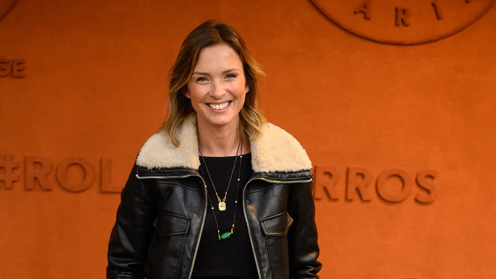Isabelle Ithurburu en blouson aviateur