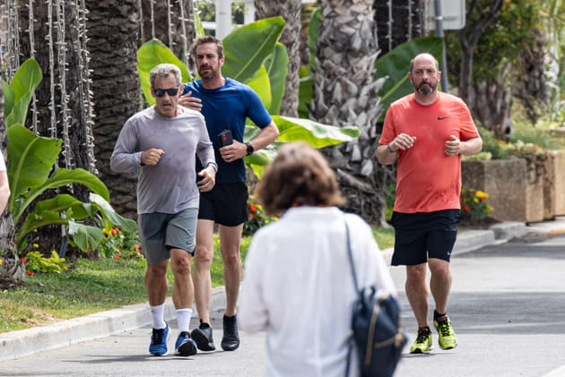 Nicolas Sarkozy fait son footing sur La Croisette, le 23&nbsp;mai