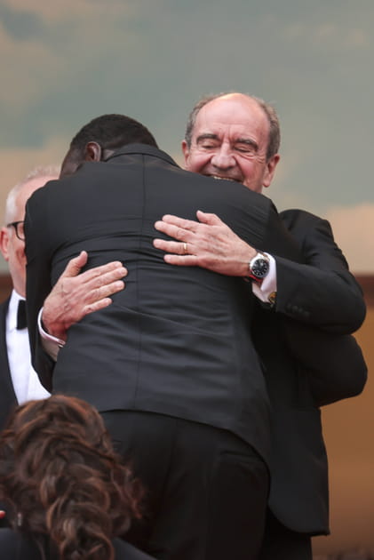 Omar Sy et Pierre Lescure&nbsp;: tendresse &agrave; l'avant-premi&egrave;re de "Top Gun&nbsp;: Maverick"