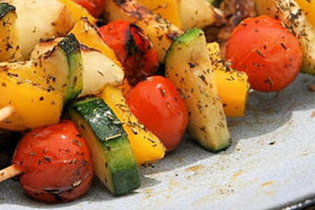 Brochettes de légumes marinés