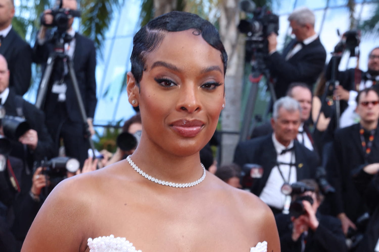 The flash gesture that Miss France 2025 makes every morning to illuminate her face