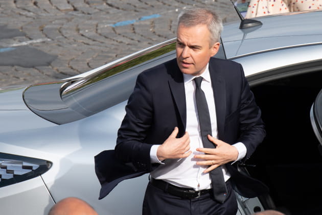 Fran&ccedil;ois de Rugy arrive aux Champs Elys&eacute;es