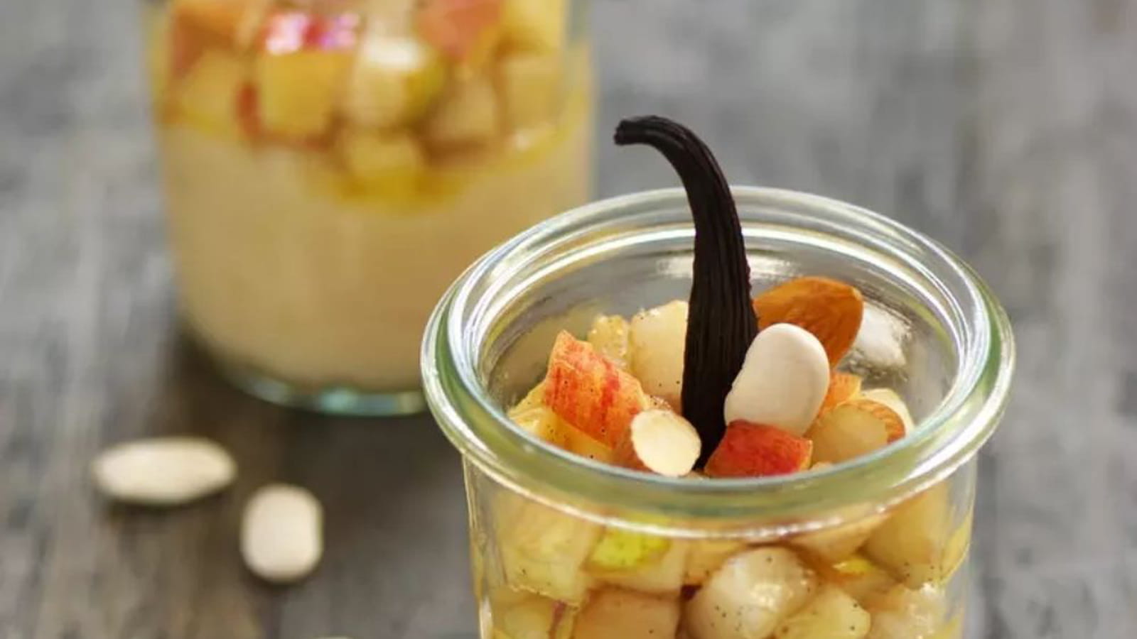 Verrines de crème de haricots tarbais, poires et pommes sautés