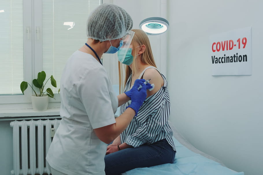 "Je suis rassurée de m'être fait vacciner contre la Covid" témoigne Gaëlle