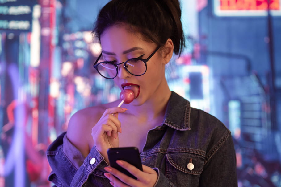 Pourquoi envoie-t-on des sextos ? Les raisons révélées 