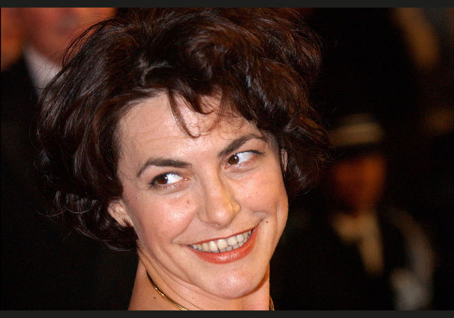 Les boucles volumineuses de Lio