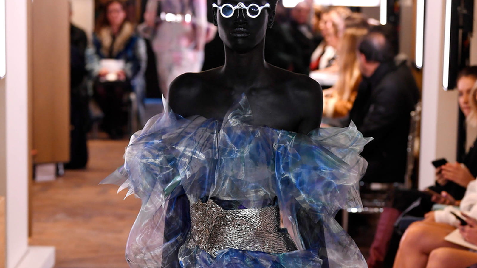 Look 16