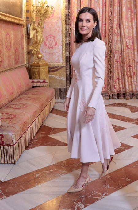 Letizia-d-Espagne-maquillage-rosé-carré-lisse