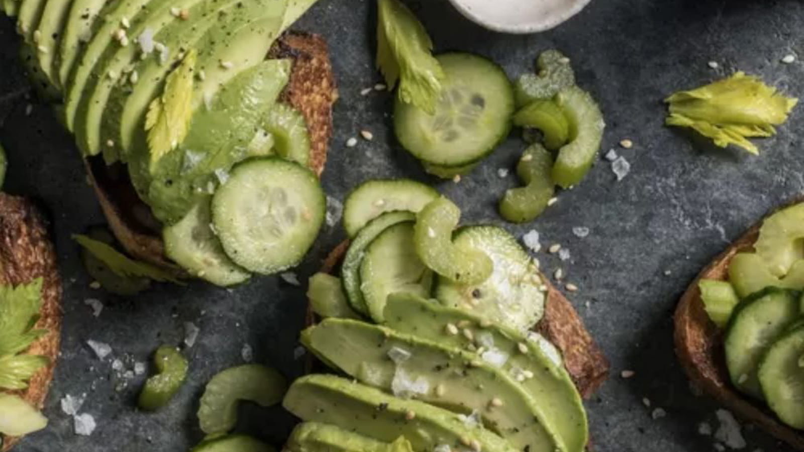 Toasts à l’avocat à la sauce TABASCO® Rouge