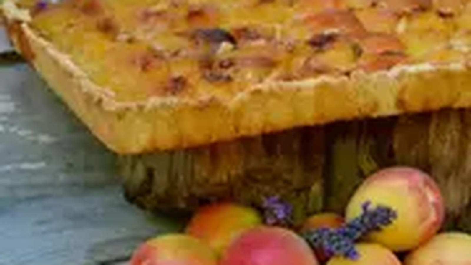 Tarte aux abricots et pignons