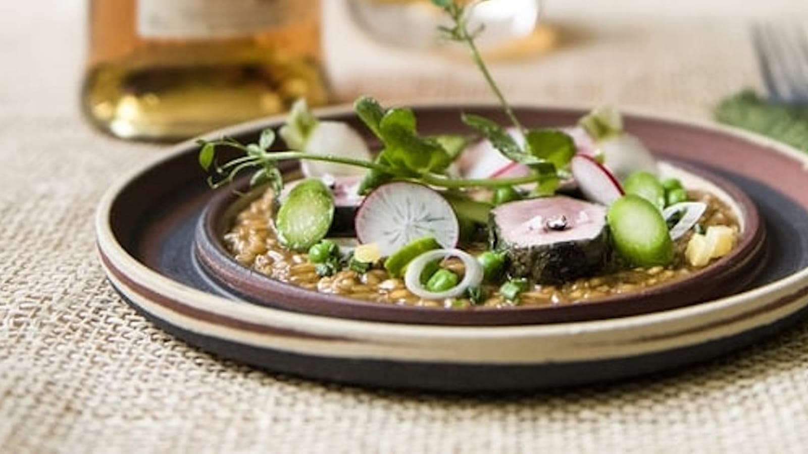 Noisette d’agneau aux herbes, épeautre printanier