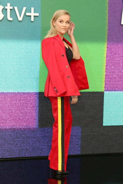 Reese Witherspoon en costume rouge vif